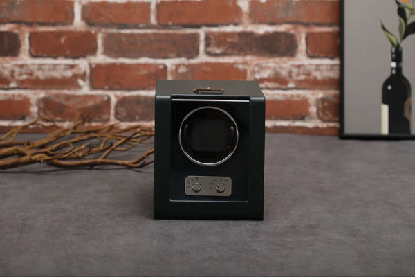Carica Orologi Cubo Sofa Verde Le Remontoir 4