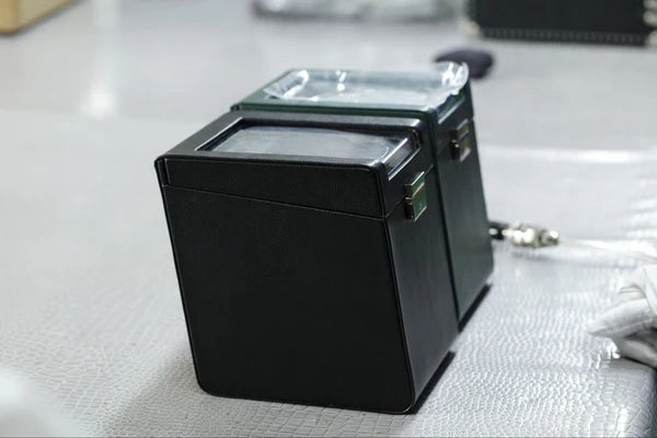 Carica Orologi Cubo Sofa Verde Le Remontoir 8